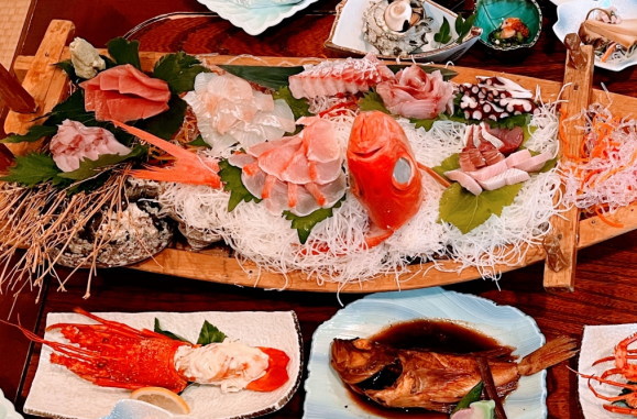 御前崎の料理が豪華すぎる民宿で食べた絶品の船盛