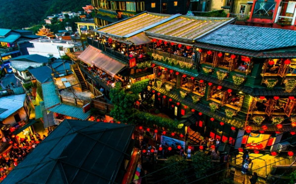 千と千尋の神隠しのモデルでは？と噂された台湾 九份の夜の街並み