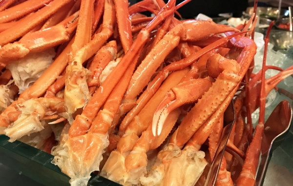 函館のホテルブッフェでカニ食べ放題を満喫！