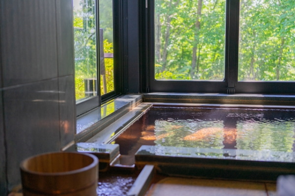 箱根 半露天風呂付き客室 窓付き 温泉 景色が見える客室風呂