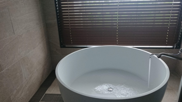 箱根 客室風呂 室内風呂タイプ 窓付き浴室 露天風呂ではない例