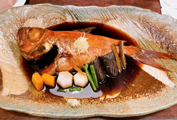 熱海名物の金目鯛の煮付け